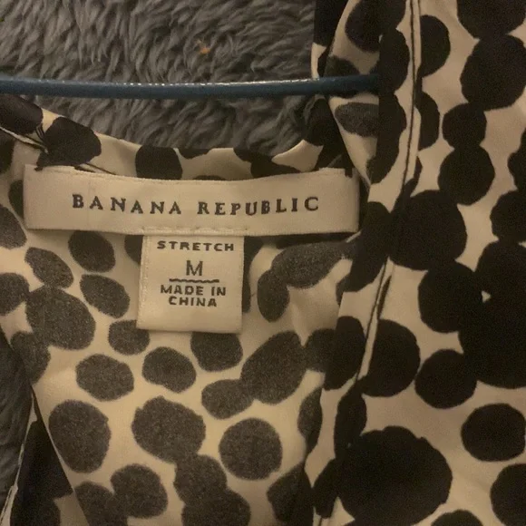 NWOT Banana Republic Shell - Size M - Picture 3 of 3